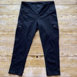 Athleta Black Drifter Capri Leggings